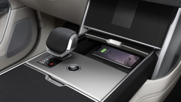 Компания Land Rover представила обновленный внедорожник Range Rover 2024 модельного года