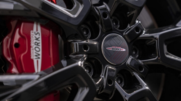 Хэтчбек MINI John Cooper Works получил новую лимитированную версию 1to6 Edition