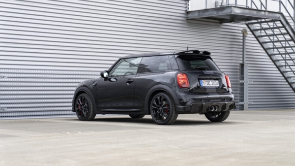 Хэтчбек MINI John Cooper Works получил новую лимитированную версию 1to6 Edition