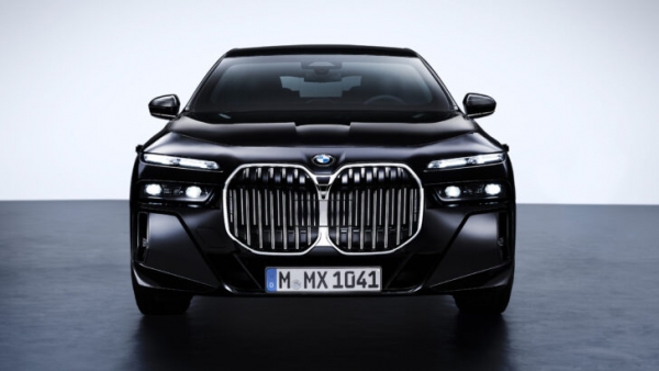 Представлена бронированная версия BMW 7-й серии. В ней можно укрыться даже от беспилотников
