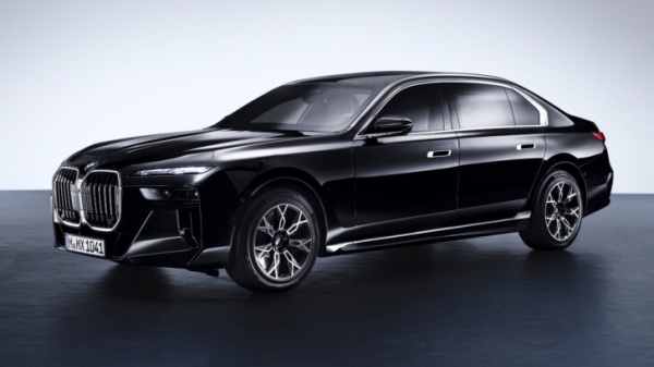 Представлена бронированная версия BMW 7-й серии. В ней можно укрыться даже от беспилотников