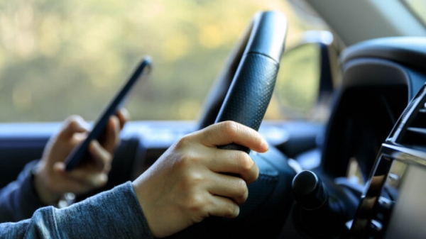 Стало известно, чем чаще всего водители и пассажиры занимаются в пробках